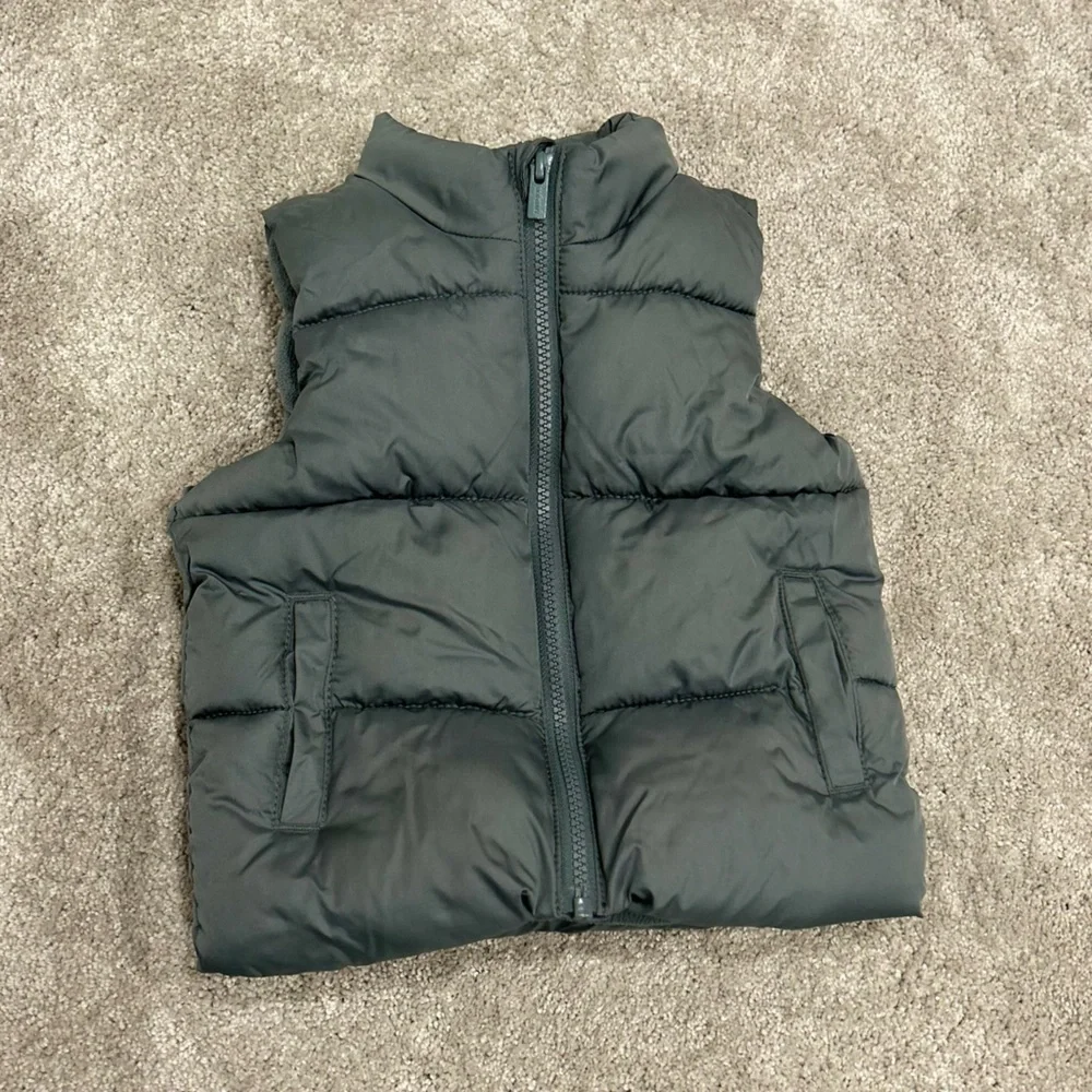 Old Navy Boys Gray Quilted Vest - 2T Like New